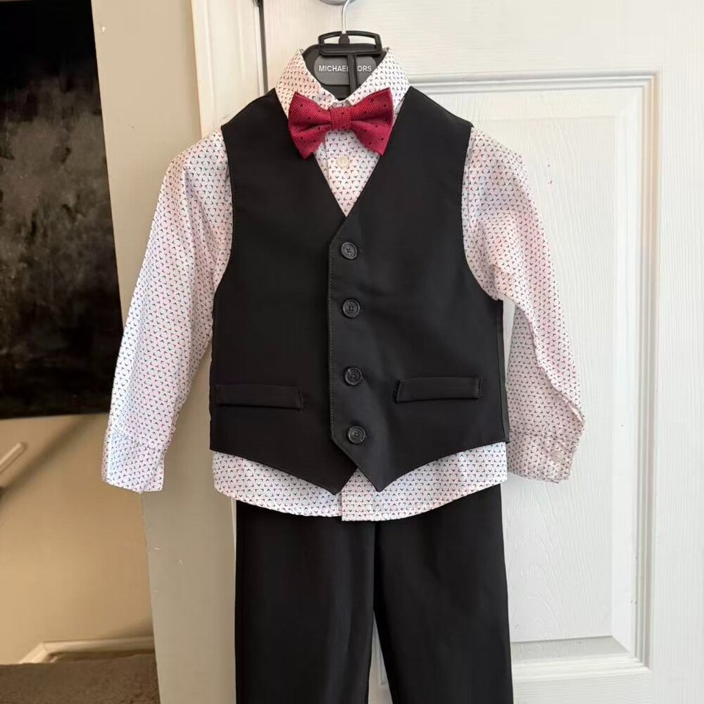 Calvin Klein Toddler (3T) Boy Suit Set (4pcs)